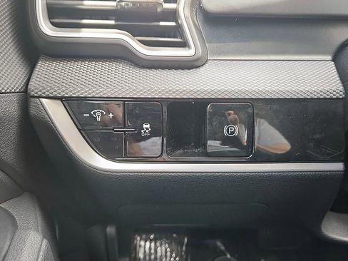 Used 2025 Kia Sportage LX AWD/4WD image 21