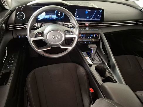 Used 2023 Hyundai Elantra SEL w/ Convenience Package FWD image 2