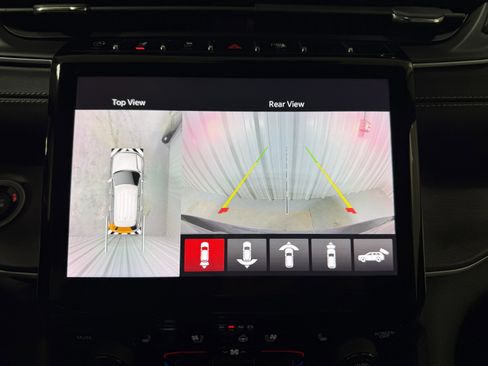 Used 2023 Jeep Grand Cherokee Limited w/ Luxury Tech Group II image 16