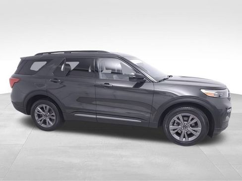 Used 2023 Ford Explorer XLT w/ Equipment Group 202A AWD/4WD image 8