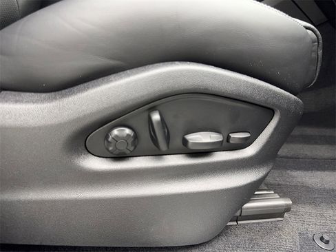 Used 2022 Porsche Cayenne image 46