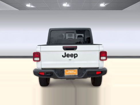 Certified 2025 Jeep Gladiator Sport AWD/4WD image 10