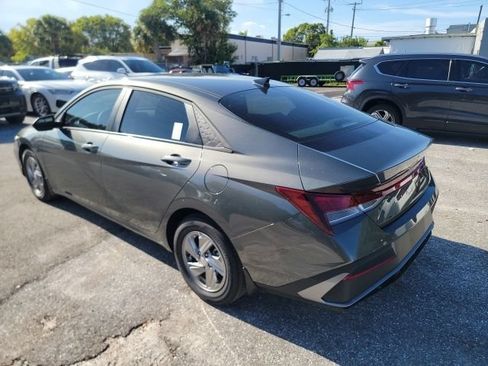 Certified 2026 Hyundai Elantra SE FWD image 3