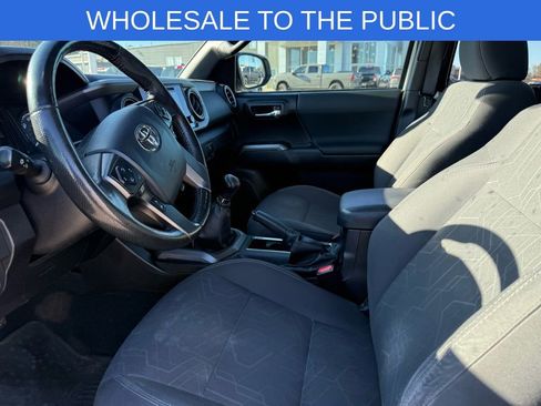 Used 2016 Toyota Tacoma TRD Off-Road w/ Premium & Technology Package image 8