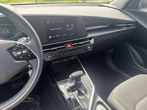 Used 2026 Kia Niro LX FWD image 17