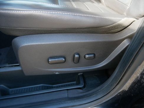 Used 2019 Ford Escape Titanium image 17