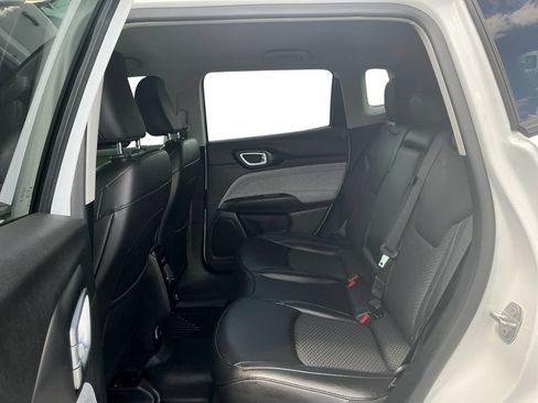 Used 2022 Jeep Compass Latitude FWD image 21