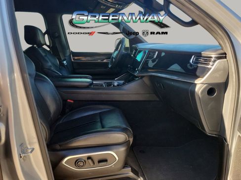 Used 2022 Jeep Wagoneer Series III w/ Flexible Seating Group image 11