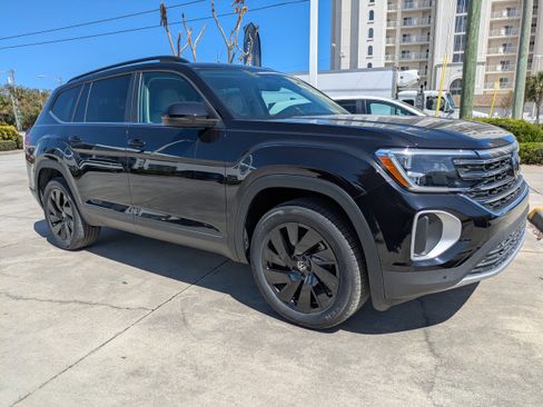 New 2026 Volkswagen Atlas SE FWD image 2