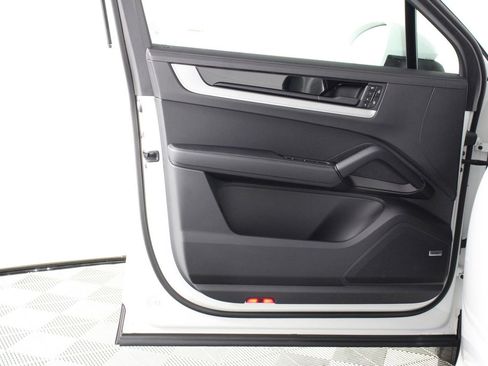 Certified 2025 Porsche Cayenne S image 20