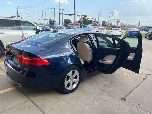 Used 2017 Jaguar XE RWD image 11