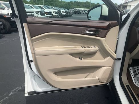 Used 2011 Cadillac SRX Luxury FWD image 17