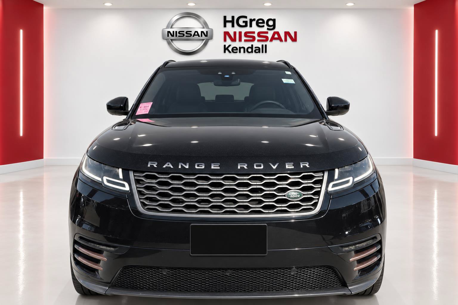 Used 2018 Land Rover Range Rover Velar R-Dynamic SE AWD/4WD image 5
