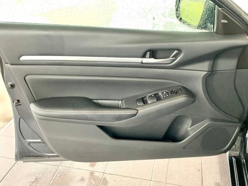 Used 2022 Nissan Altima 2.5 SV FWD image 11