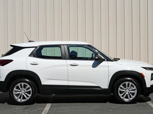 Used 2023 Chevrolet TrailBlazer LS FWD image 46