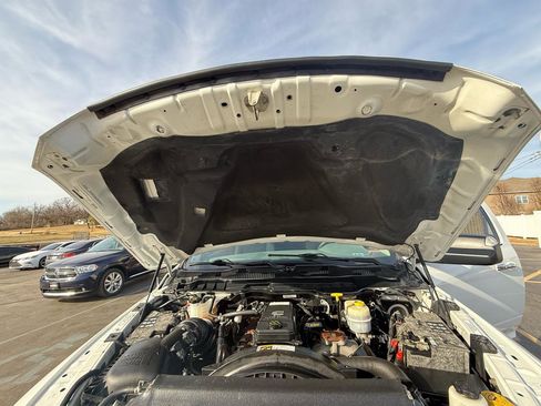 Used 2018 RAM 3500 SLT w/ Cold Weather Group image 38