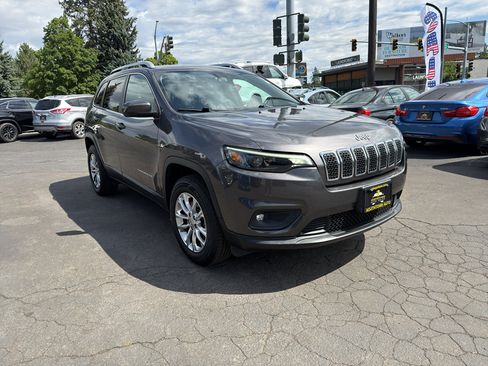 Used 2019 Jeep Cherokee Latitude Plus AWD/4WD image 11