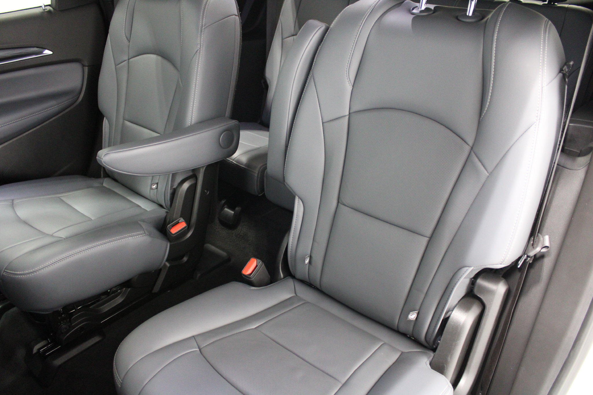 Used 2024 Buick Enclave Premium AWD/4WD image 18