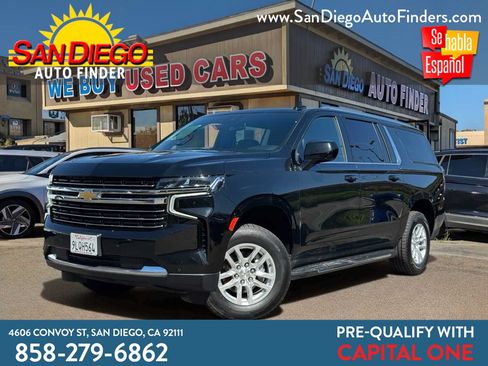 Used 2024 Chevrolet Suburban LT RWD image 1