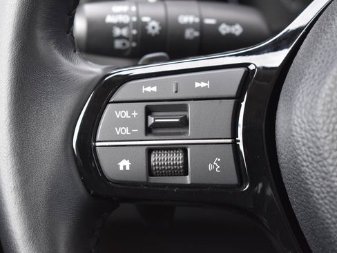 Used 2025 Honda Pilot Touring image 6