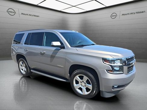 Used 2018 Chevrolet Tahoe LT w/ Luxury Package AWD/4WD image 2