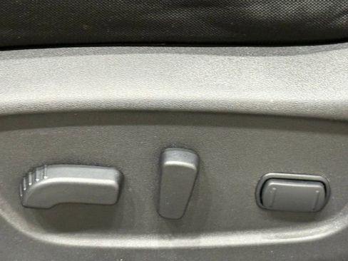 Used 2019 Nissan Rogue SV image 35