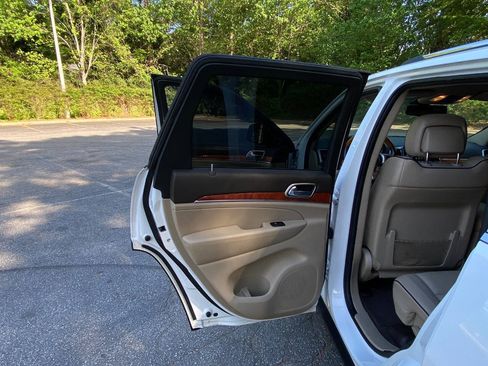 Used 2013 Jeep Grand Cherokee Overland AWD/4WD image 40