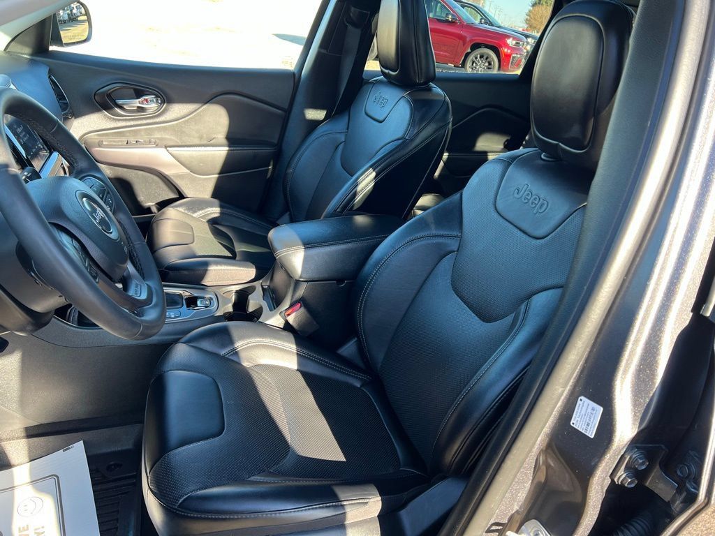 Used 2022 Jeep Cherokee Limited w/ Mopar Interior Package AWD/4WD image 28