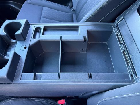 Used 2017 Nissan Titan SV RWD image 31
