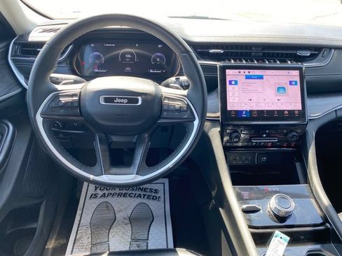 Used 2023 Jeep Grand Cherokee Limited AWD/4WD image 7