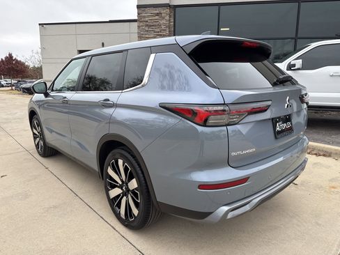 New 2026 Mitsubishi Outlander SE image 3