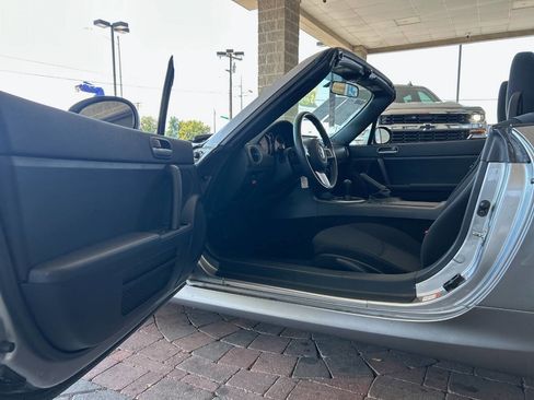Used 2010 MAZDA MX-5 Miata Sport w/ Convenience Pkg image 24