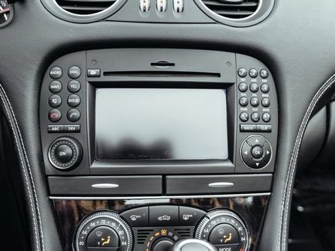 Used 2011 Mercedes-Benz SL 550 image 15