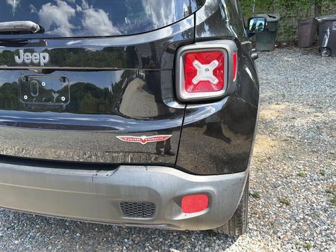 Used 2017 Jeep Renegade Trailhawk AWD/4WD image 12