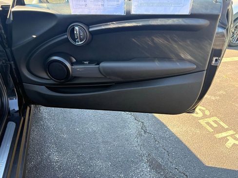Used 2018 MINI Cooper 2-Door Hardtop image 17