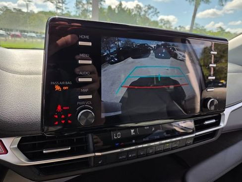 Used 2023 Toyota Sienna XLE FWD image 28