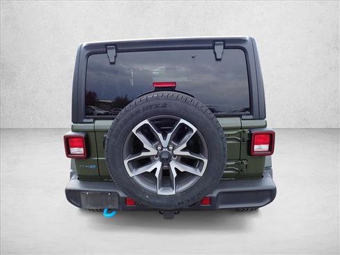 Used 2024 Jeep Wrangler Unlimited AWD/4WD image 3