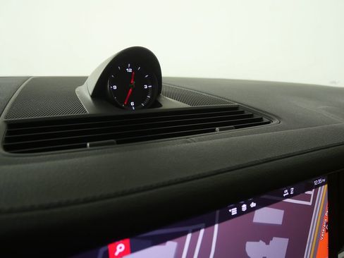 Used 2021 Porsche Panamera RWD image 24