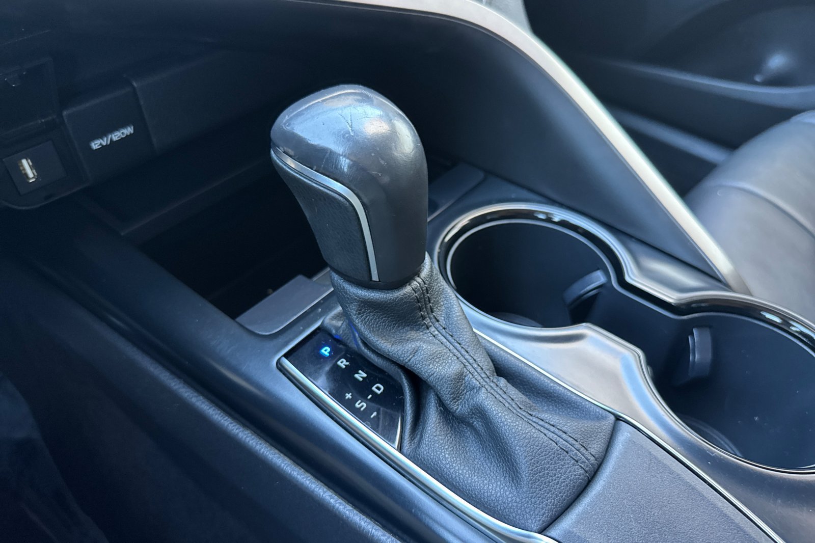 Used 2020 Toyota Camry SE FWD image 22