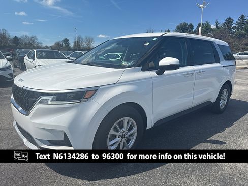 Used 2022 Kia Carnival LX image 1