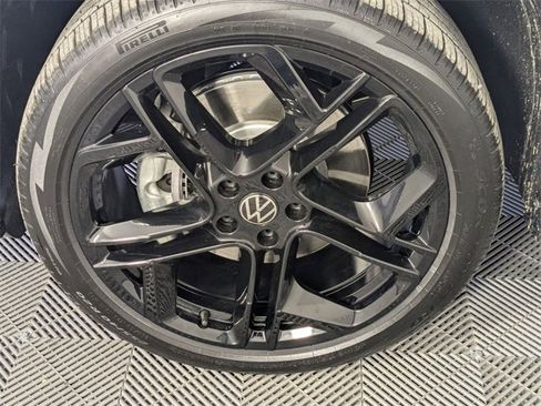 Used 2026 Volkswagen Tiguan SE R-Line image 8