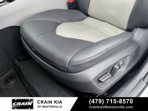 Used 2020 Toyota Camry XLE FWD image 24