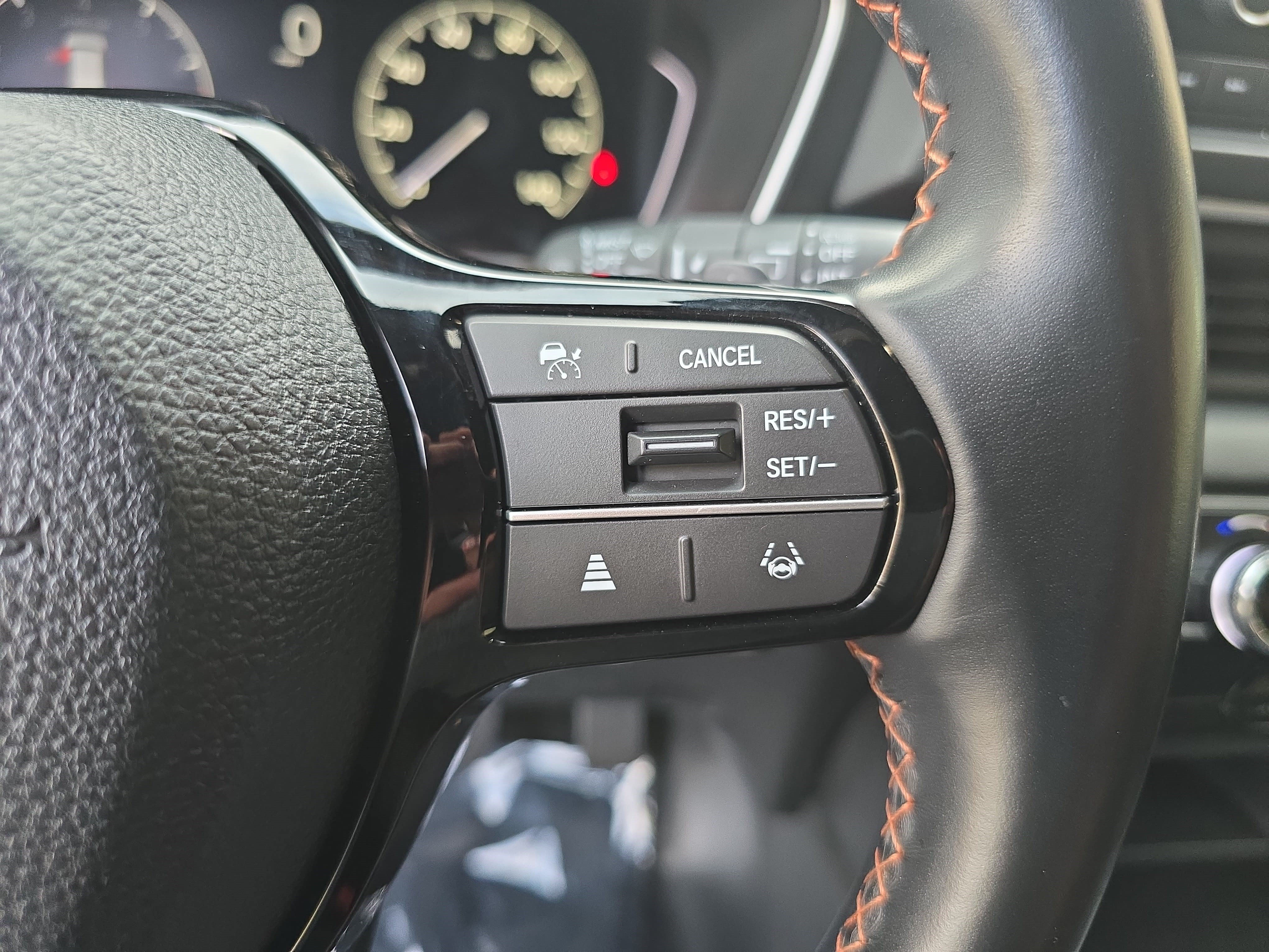 Used 2025 Honda Pilot Sport image 18