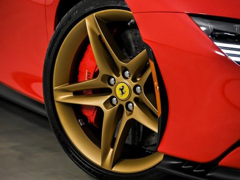 Used 2022 Ferrari SF90 Spider image 4