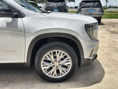 Certified 2026 GMC Acadia Elevation w/ Elevation Premium Package FWD image 32