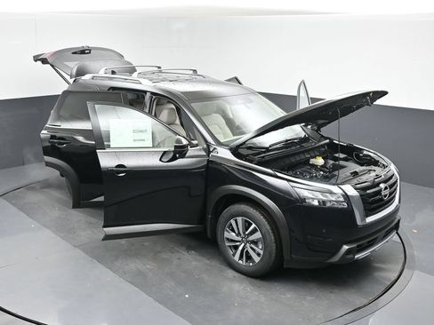 Used 2025 Nissan Pathfinder SL FWD image 37