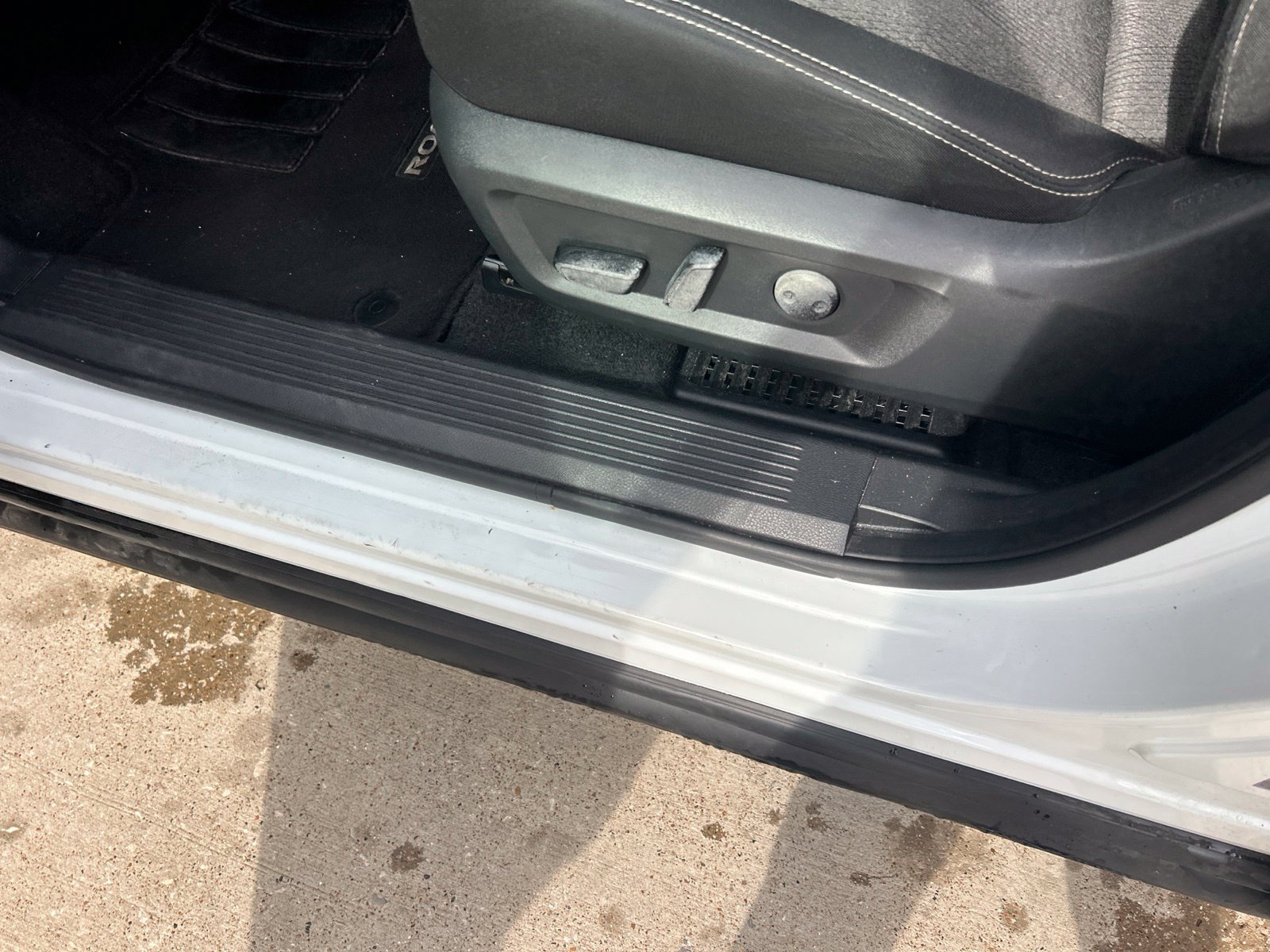 Used 2024 Nissan Rogue SV FWD image 20