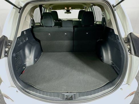 Used 2018 Toyota RAV4 LE FWD image 26