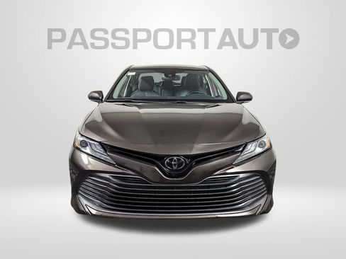 Used 2020 Toyota Camry XLE image 11