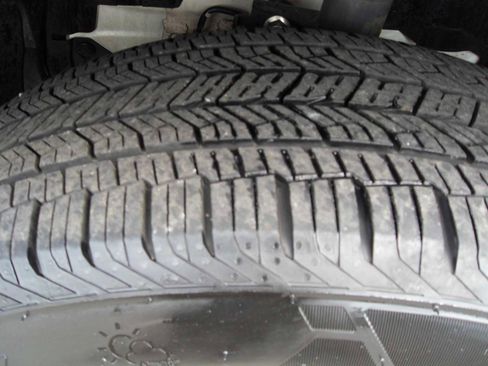 Used 2021 Nissan Rogue SV w/ Premium Package image 15